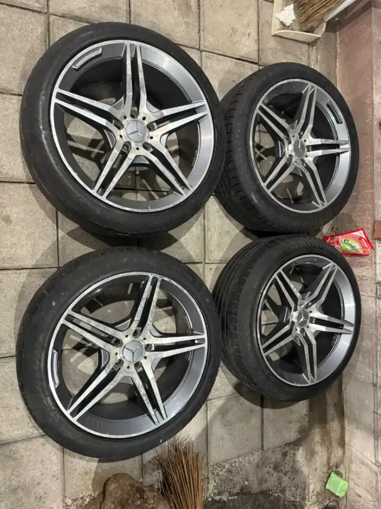 Bismillah Dijual Cepat Velg Mercy R20 pcd 5x120 
set ban (ban bonus)
