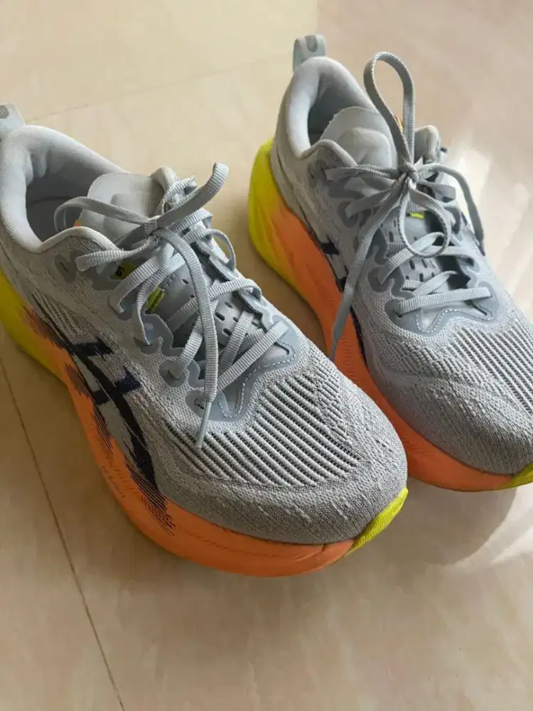 superblast 2 paris safety yellow running shoes