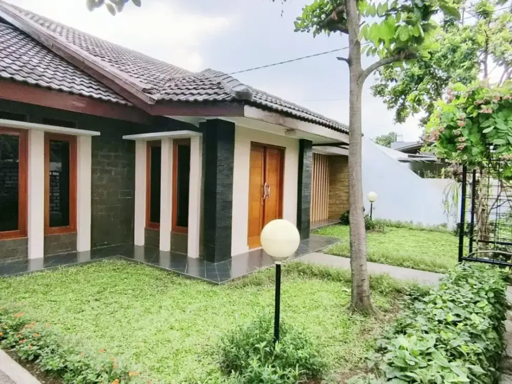 rumah fresh halaman luas di taman galaxy