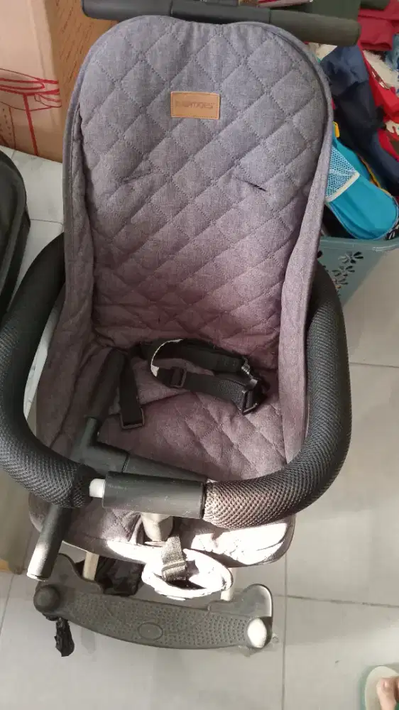 Dijual stroler dengan kondisi seadanya