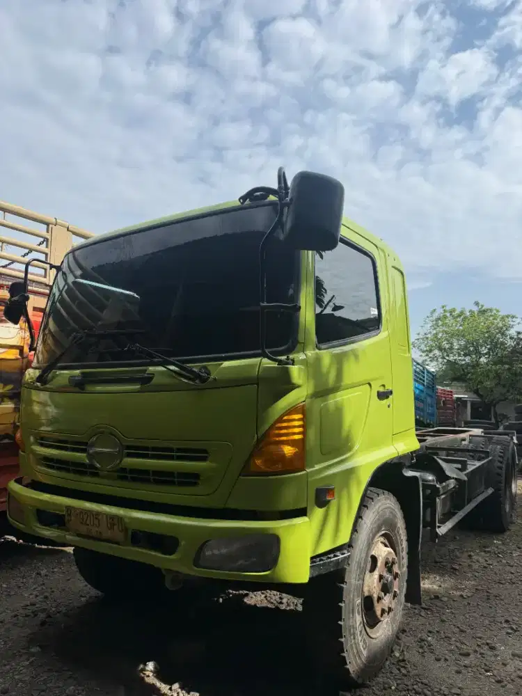 Truk Hino Lohan Tronton FM260JD 6x4 Th'2011 Kabin Sasis Ex Tangki
