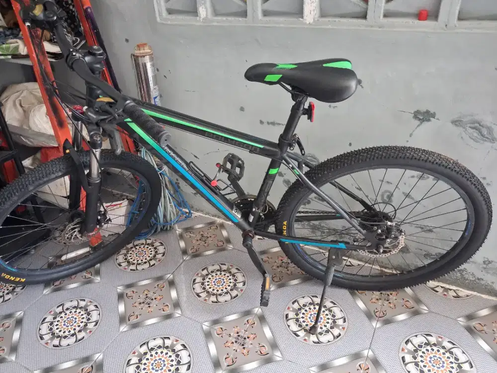 Sepeda gunung POLYGON