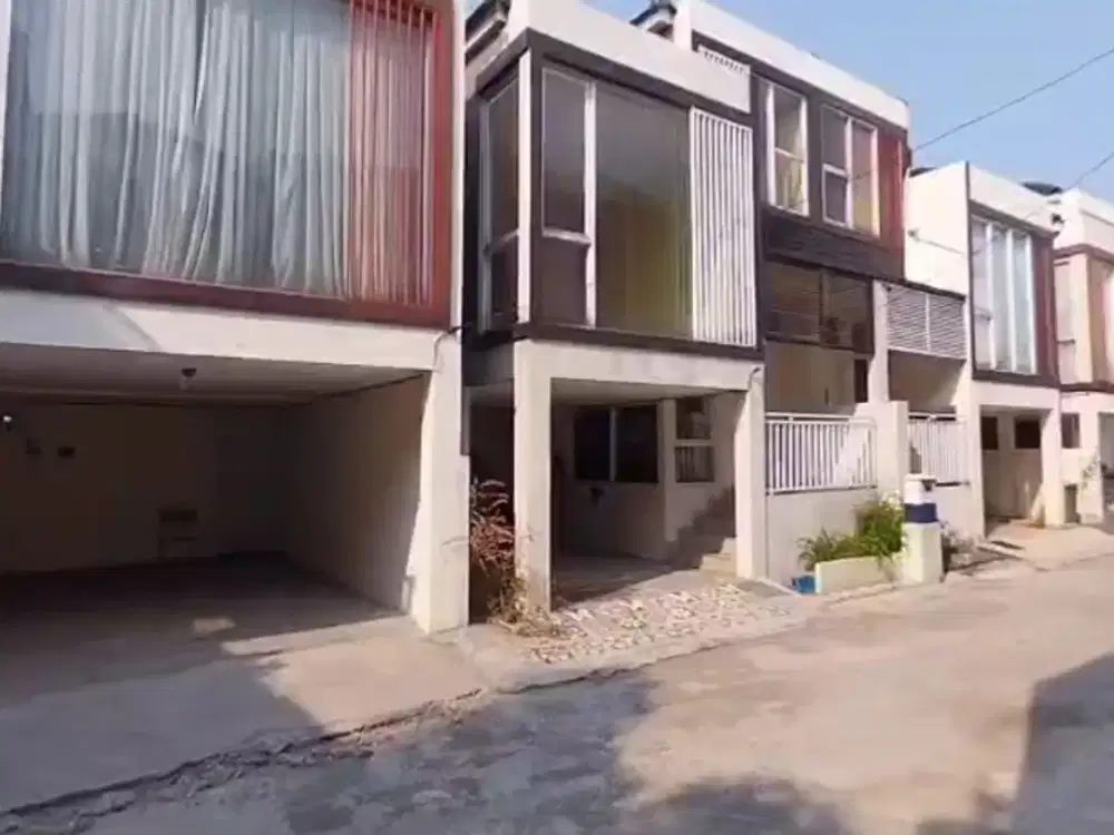 RUMAH SIAP HUNI 3 LANTAI LOKASI STRATEGIS KOTA BOGOR