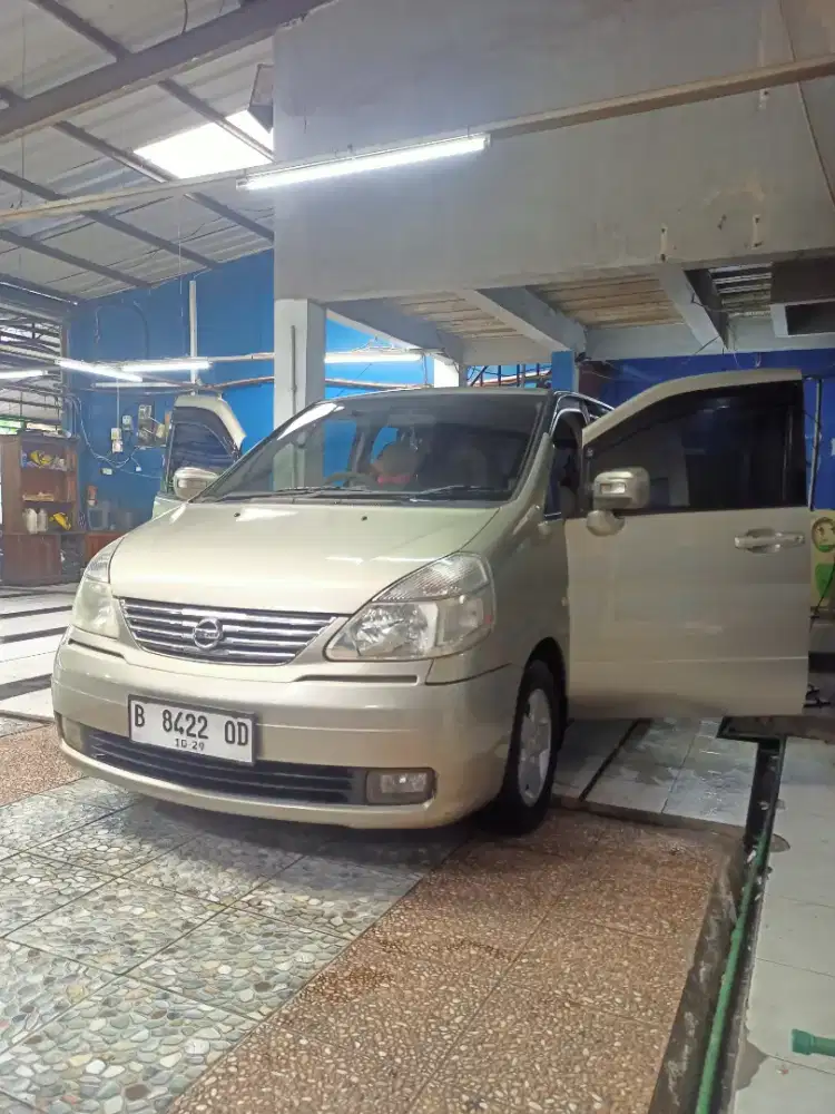 JUAL CEPAT MOBIL NISSAN SERENA Tahun 2004