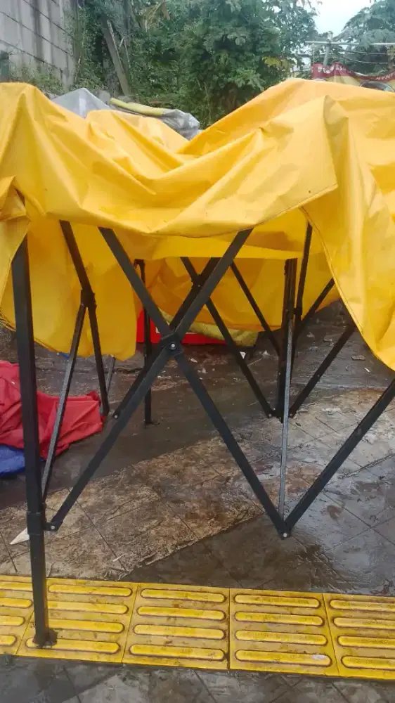Tenda Lipat Jualan Kuning 2,5x2,5 + Rangka Besi (Siap Pakai)