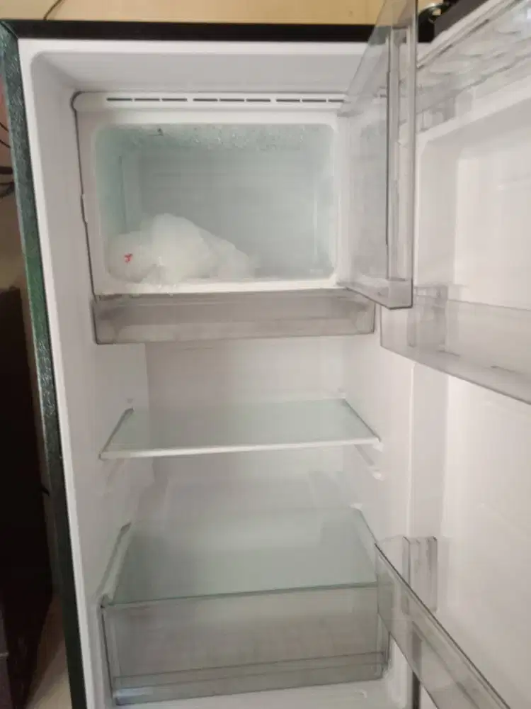 Kulkas merek Aqua 1 pintu