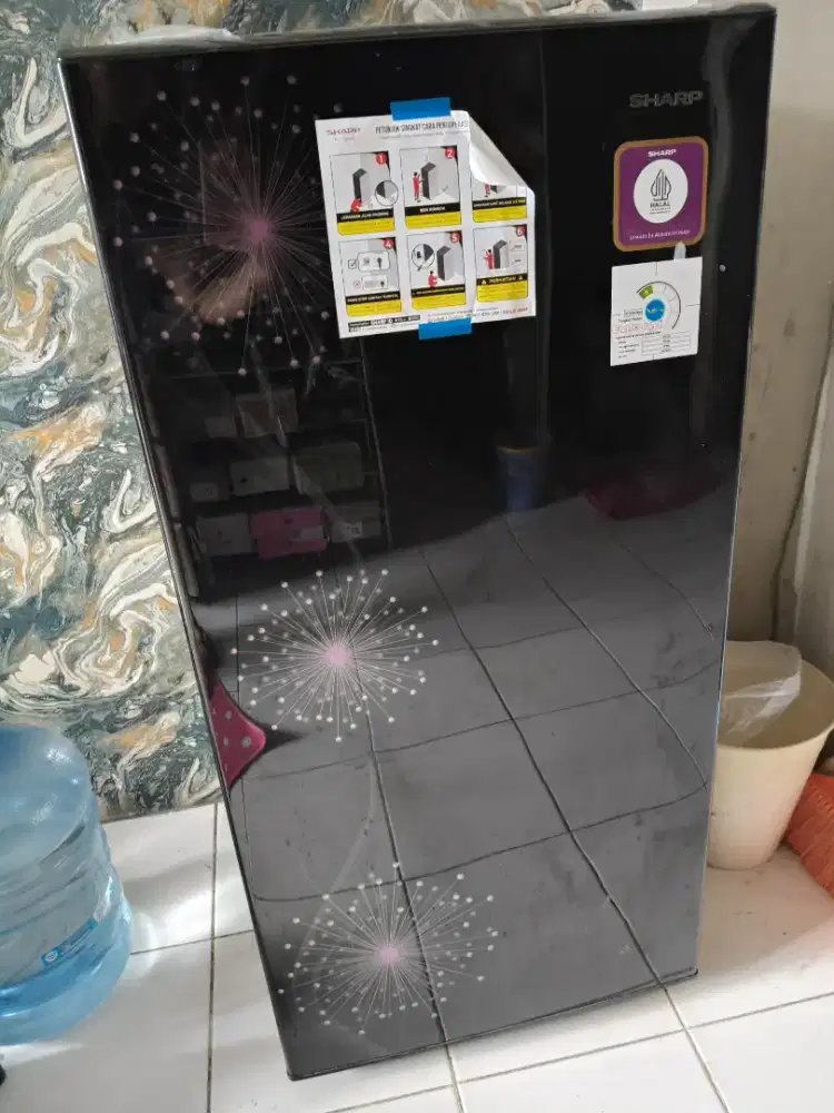 Dijual cepat kulkas merk Sharp Model SJ-X185/SJ-X-187 (nego aja)