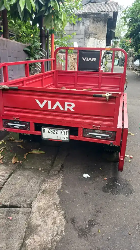Viar 3 roda cc 200 tahun 2024 warna merah
