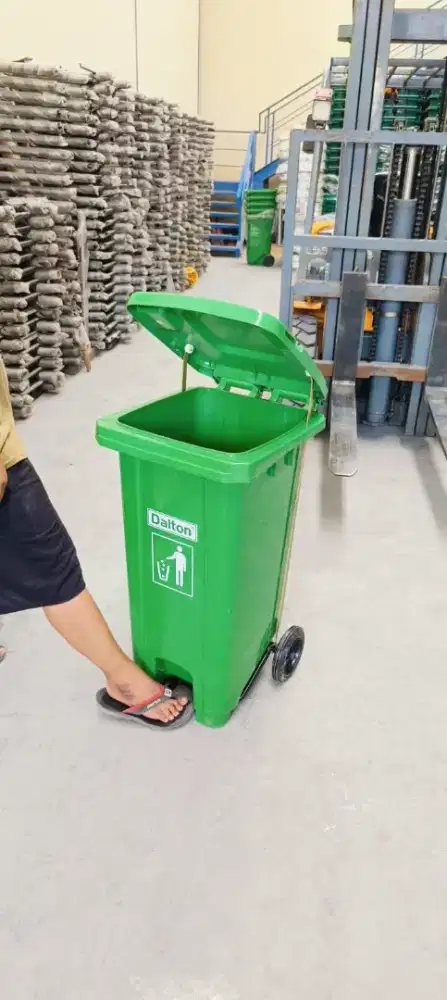 Tempat sampah pedal Dalton 120 Liter