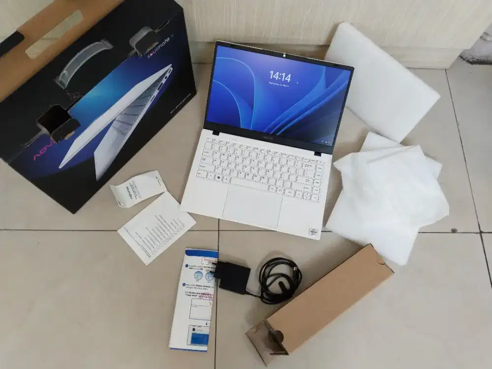 Dijual laptop SCOND 2bln lengkap mulus NO minus Ram 8GB ADVAN soulmate