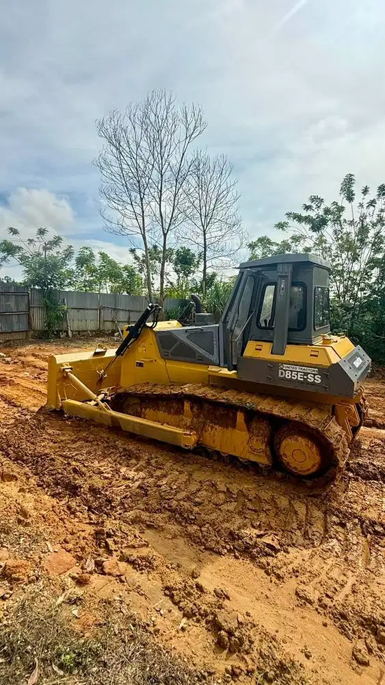 Dijual Dozer Komatsu D85E-SS