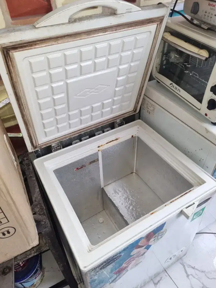 Dijual Frezer 100L merk Frigigate