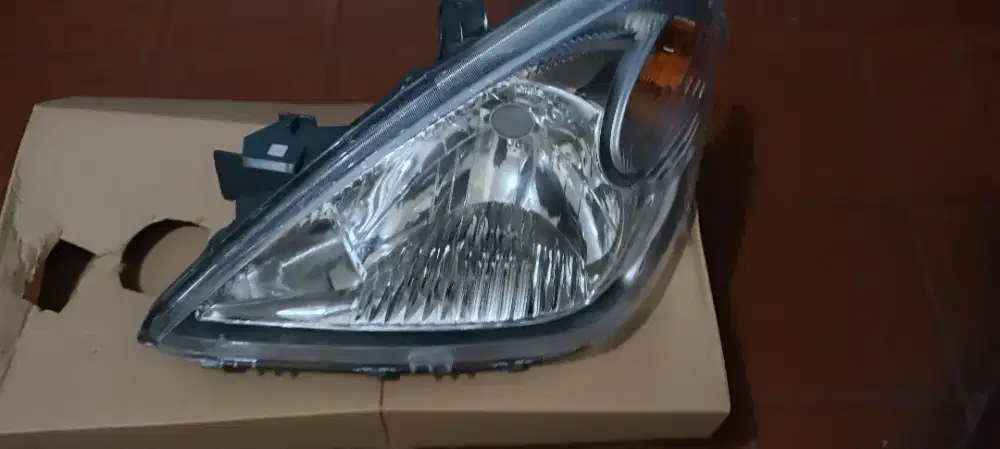 LAMPU DEPAN SET KIRI & KANAN AVANZA XENIA OLD 2004 2005