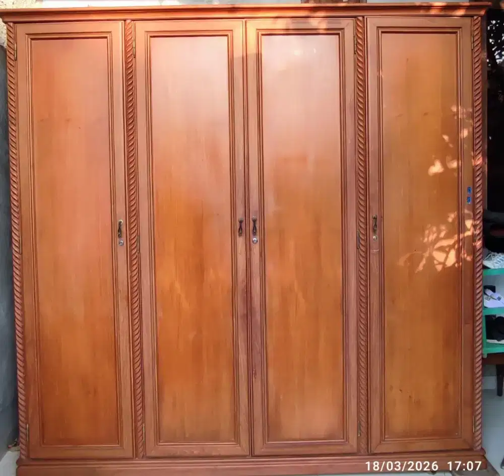 Lemari jati 4 pintu Lok Bojonggede