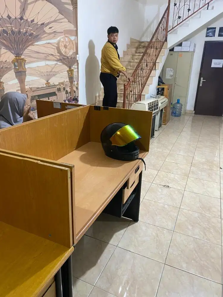Meja Kantor Bagus Bekas