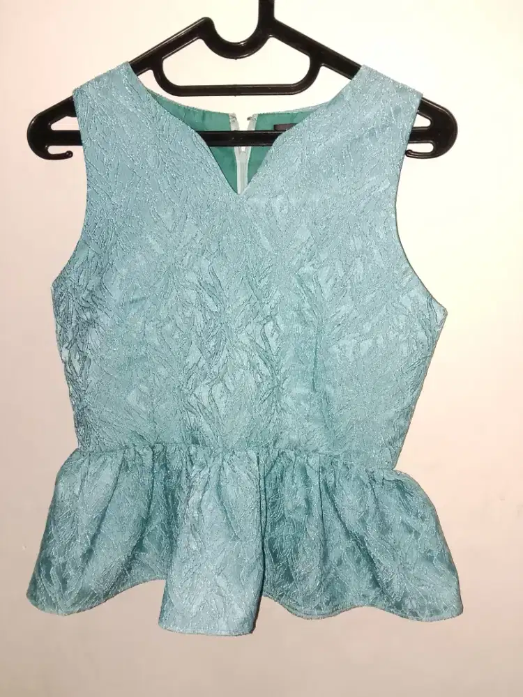 Preloved 1 setel baju merek kleaseme