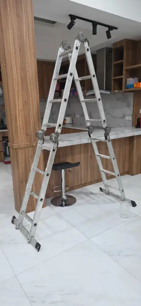 KRISBOW TANGGA 4 METER BEKAS LIKE NEW