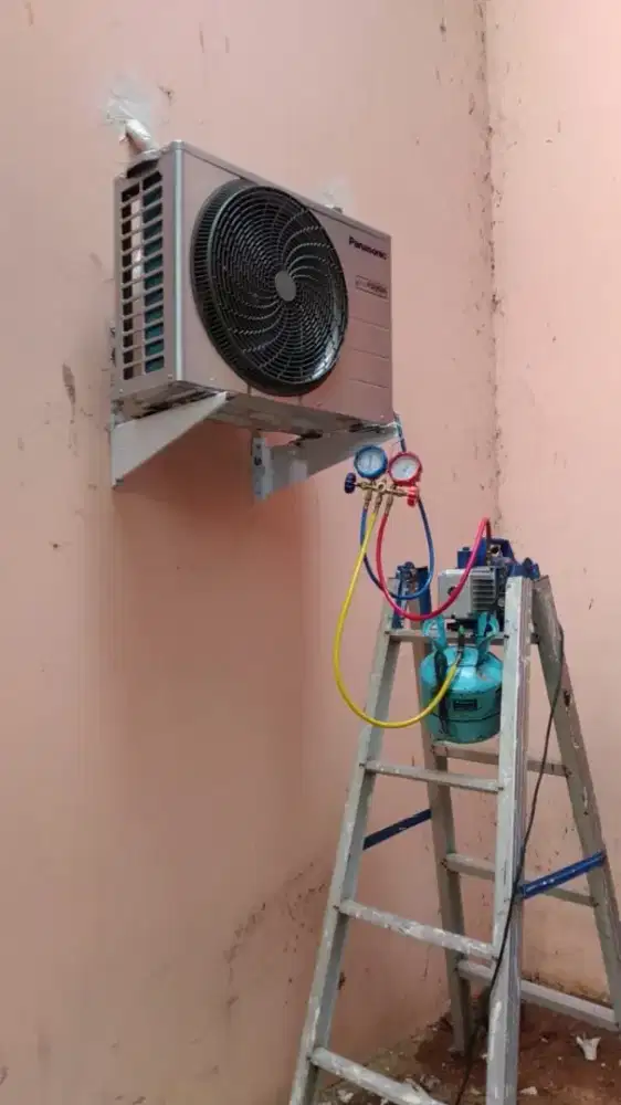 Jasa servis AC cuci AC bongkar pasang AC service kulkas bergaransi