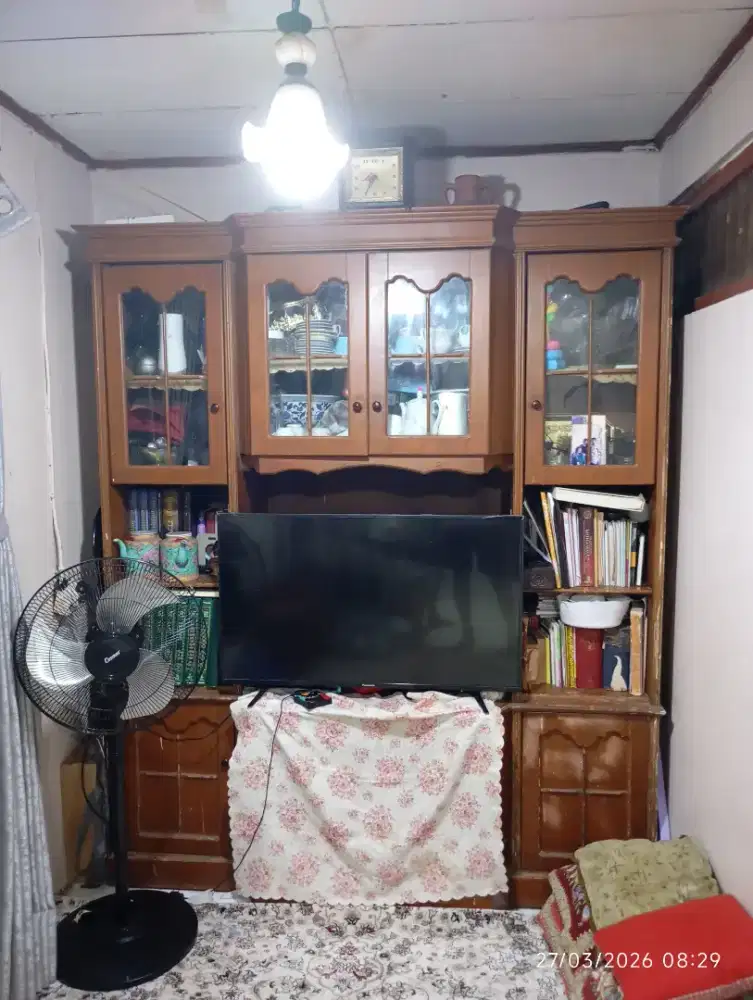 Dijual lemari tv antik