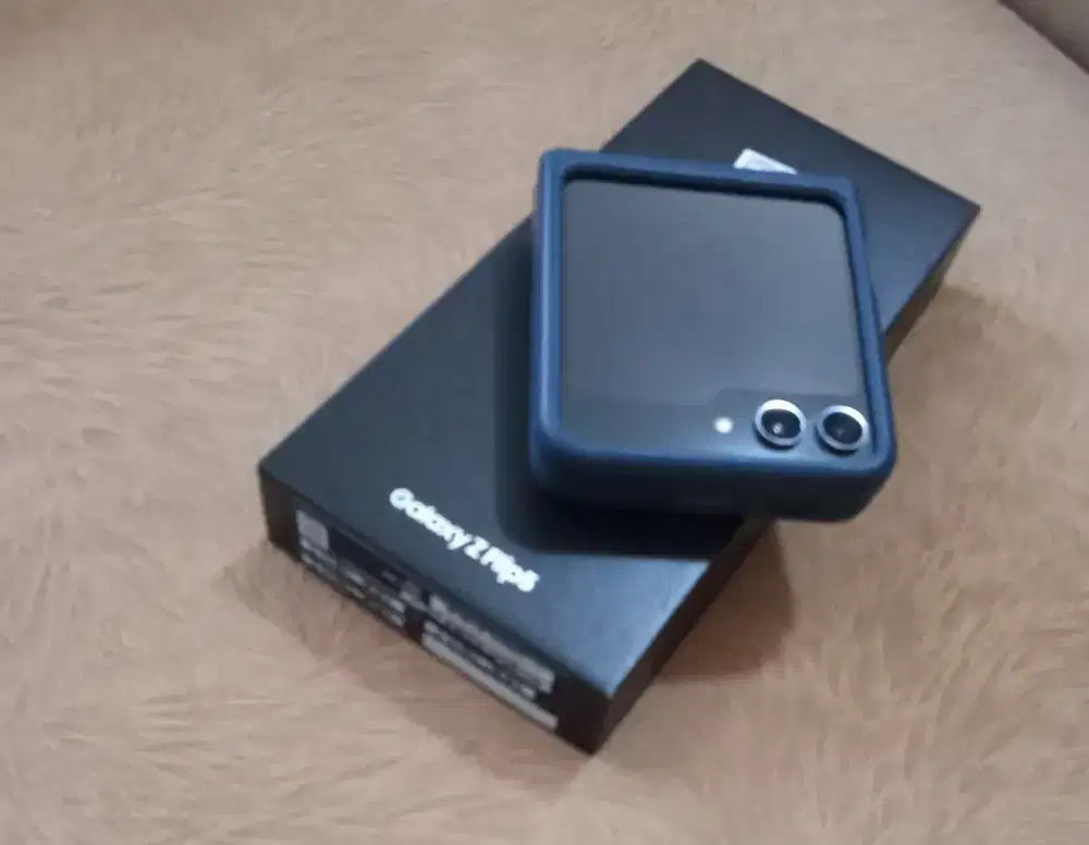 SAMSUNG Galaxy  Z flip 5 8GB/256GB fullset ori