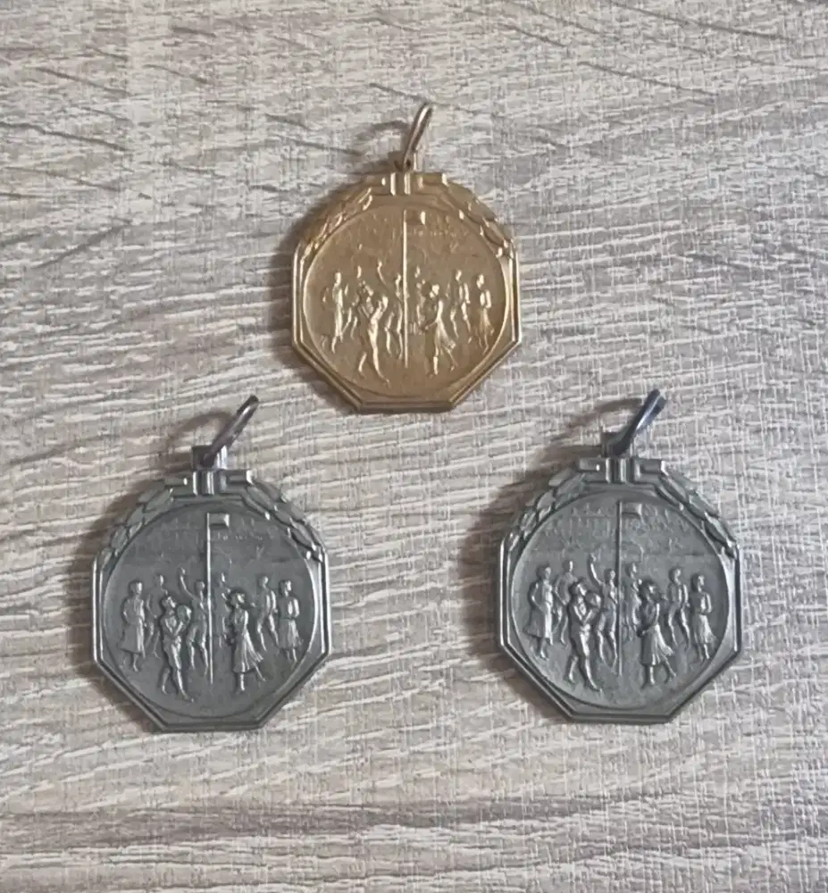 Medali Bola Keranjang Antik