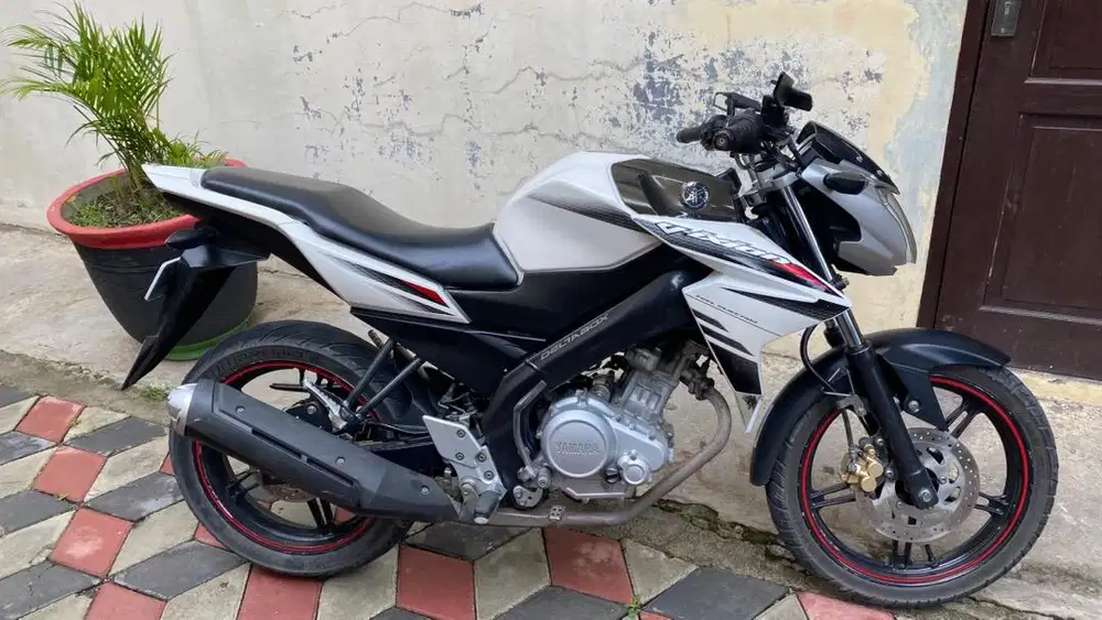 Jual new vixion 2015 low km