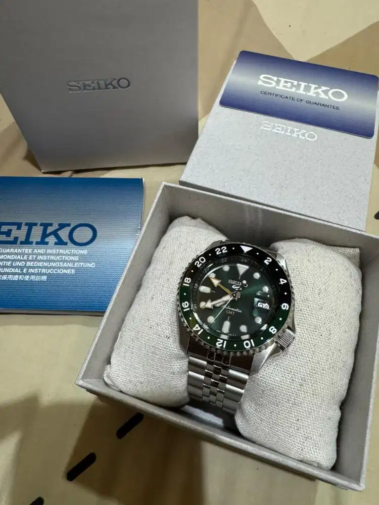 seiko 5 sports gmt automatic green dial watch ssk035k1