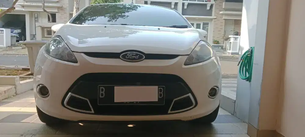 Di jual segera FORD 1.6 sedan