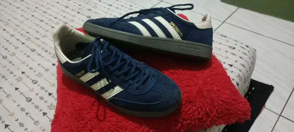 Adidas spezial size 42
