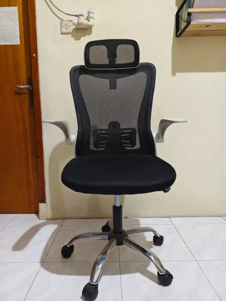 Kursi Kantor Ergonomis Mesh Headrest White Kondisi Bagus Terawat
