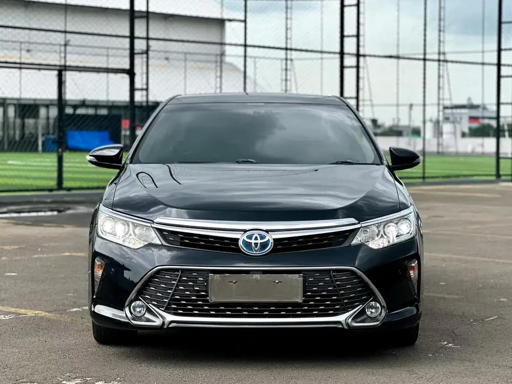 Toyota Camry hybrid low km
