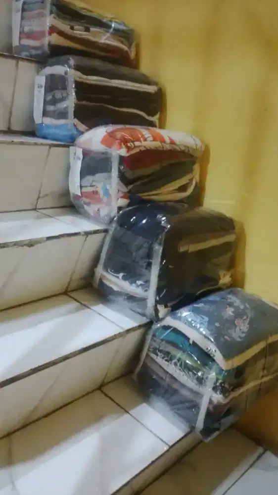 Karyawan Freelance Setrika Uap