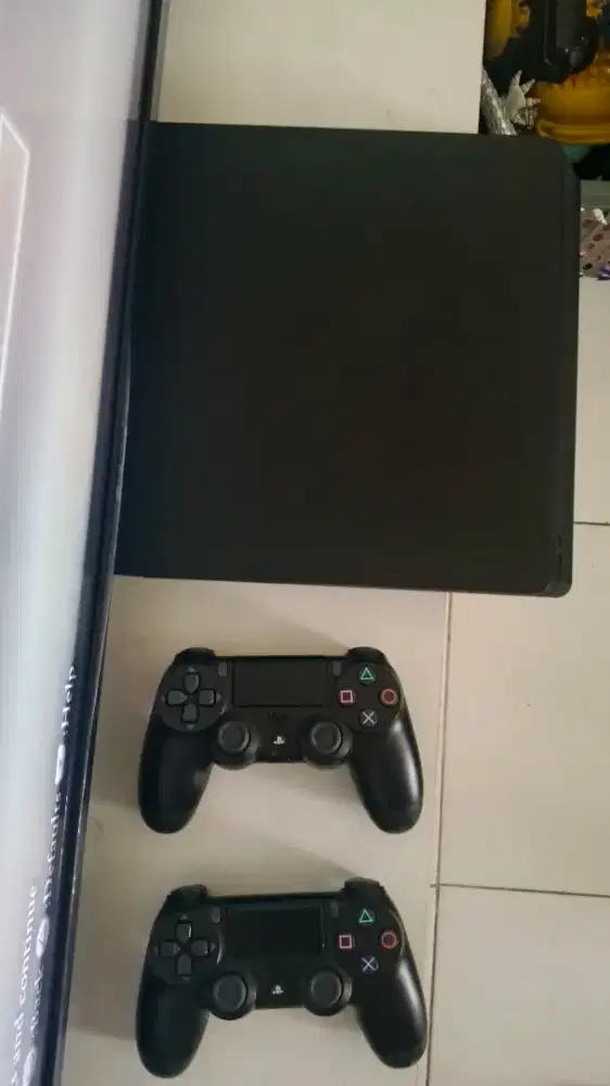 PS 4 Slim 1TB kondisi mulus