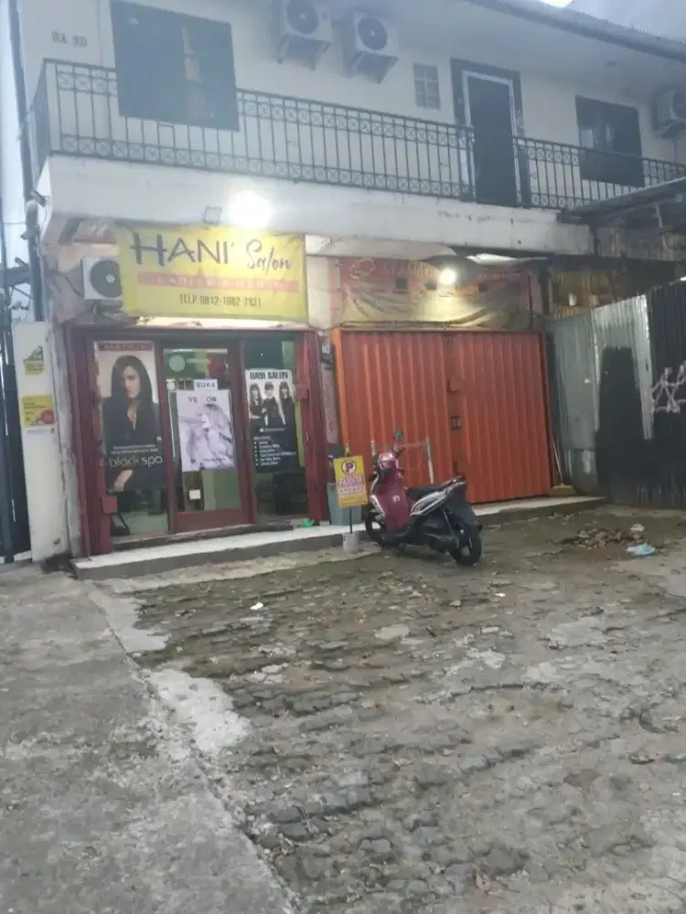 Kapster wanita untuk salon