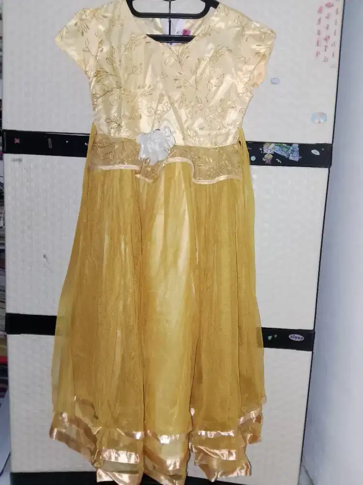 Gaun pesta anak usia 8 tahunan