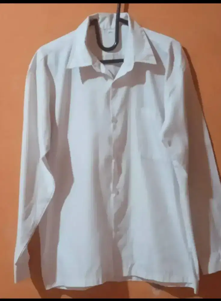 Kemeja Putih Lengan Panjang