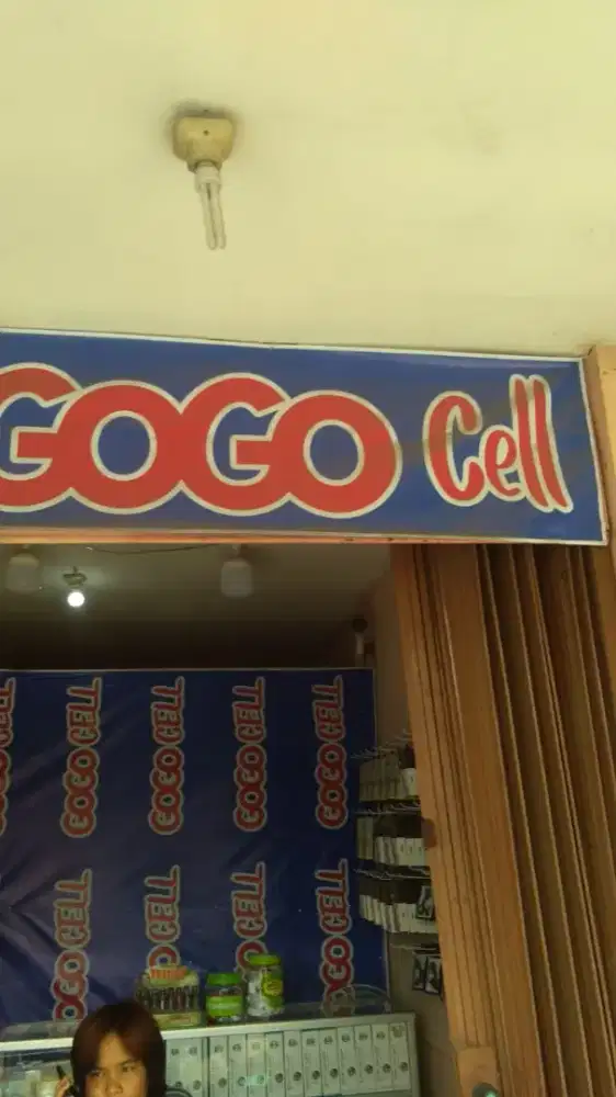 Penjaga Konter Pulsa