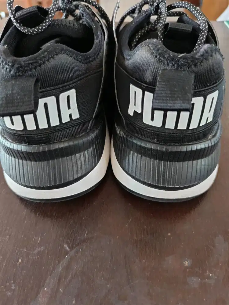 Sepatu casual running Puma