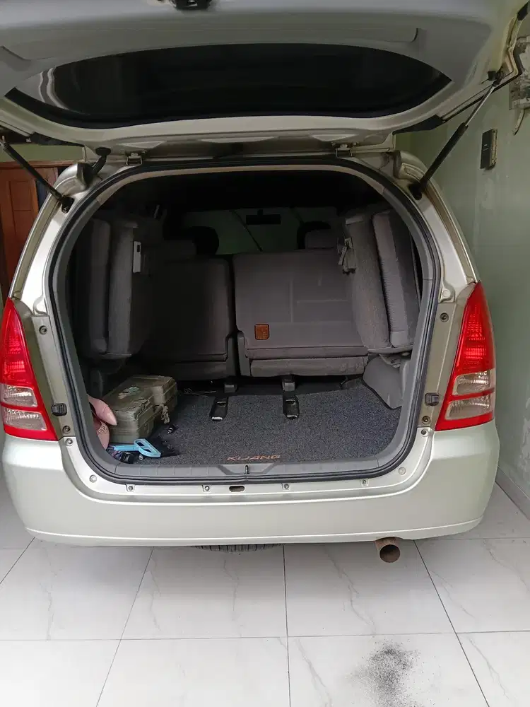 Toyota Kijang Innova 2005 Bensin