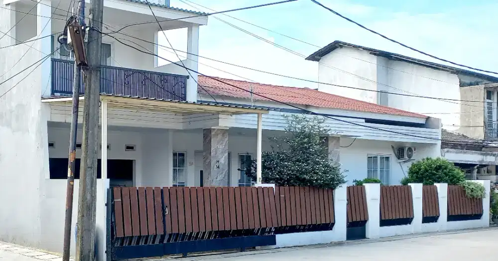 Rumah Asri Nyaman dan Luas posisi hoek dalam komplek di Ciputat