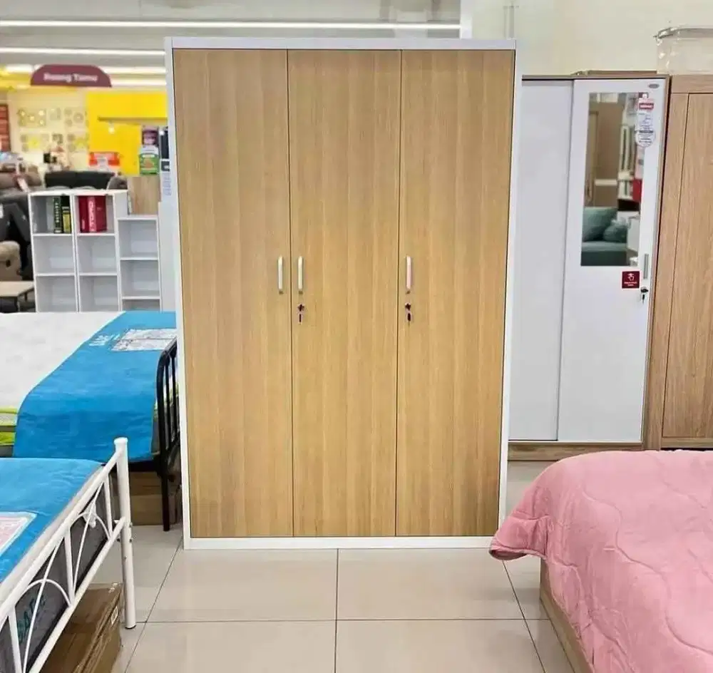 lemari pakaian 3 pintu metal