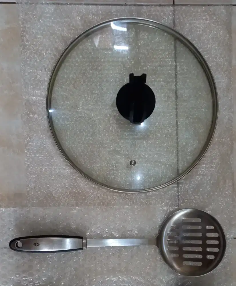 Tutup Paci Kaca 28cm dan Saringan Tirisan Royal VKB