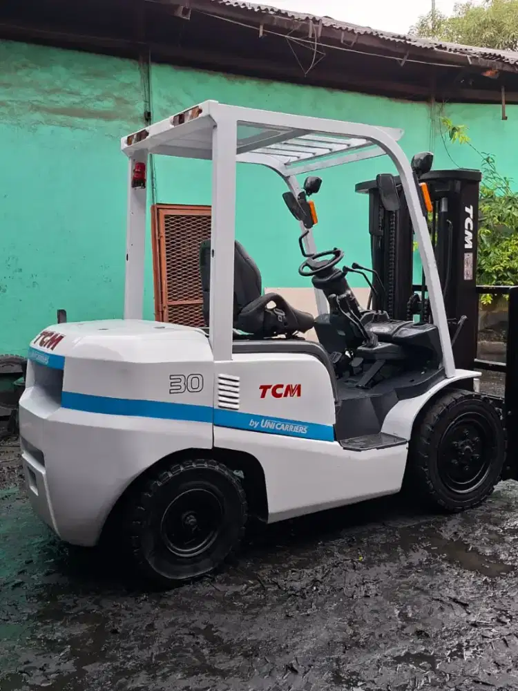 Forklift TCM 3 Ton,Manual,Threelift 4,3 Meter,Isuzu C240,Tahun 2017
