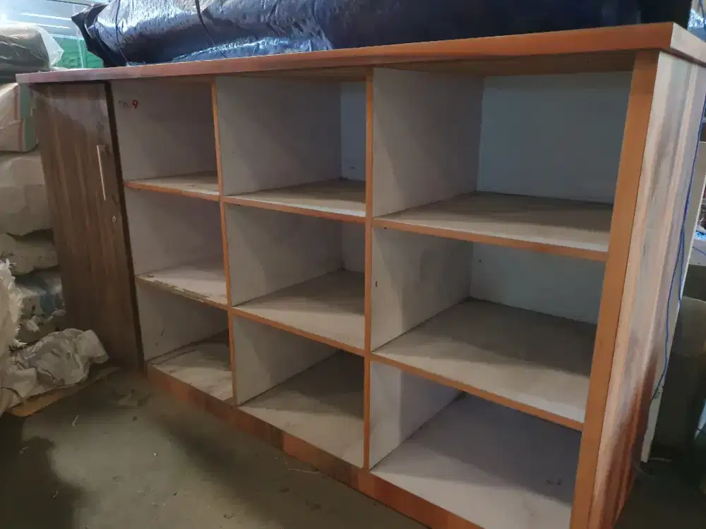 Meja tinggi + kompartemen