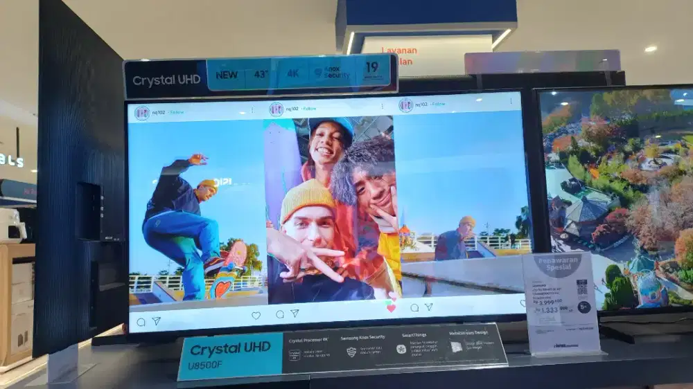 Samsung Crystal UHD TV 43U8500 with solar cell remote