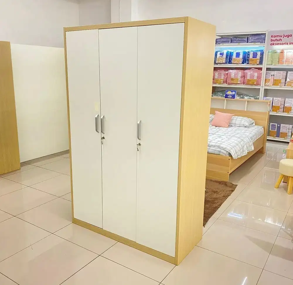 Lemari pakaian kamar tidur