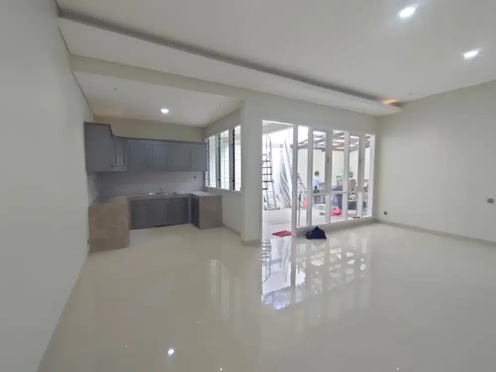 DIJUAL RUMAH TAMAN HOLIS INDAH MEWAH BARU LUAS SIAP HUNI