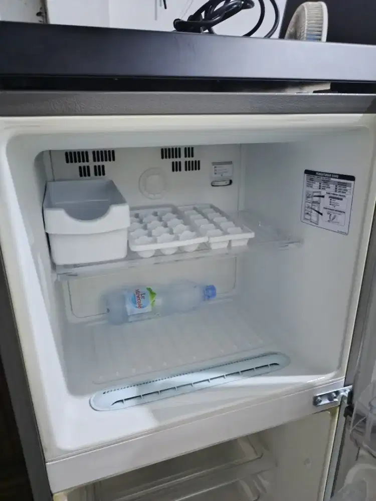 Kulkas 2 pintu merk LG