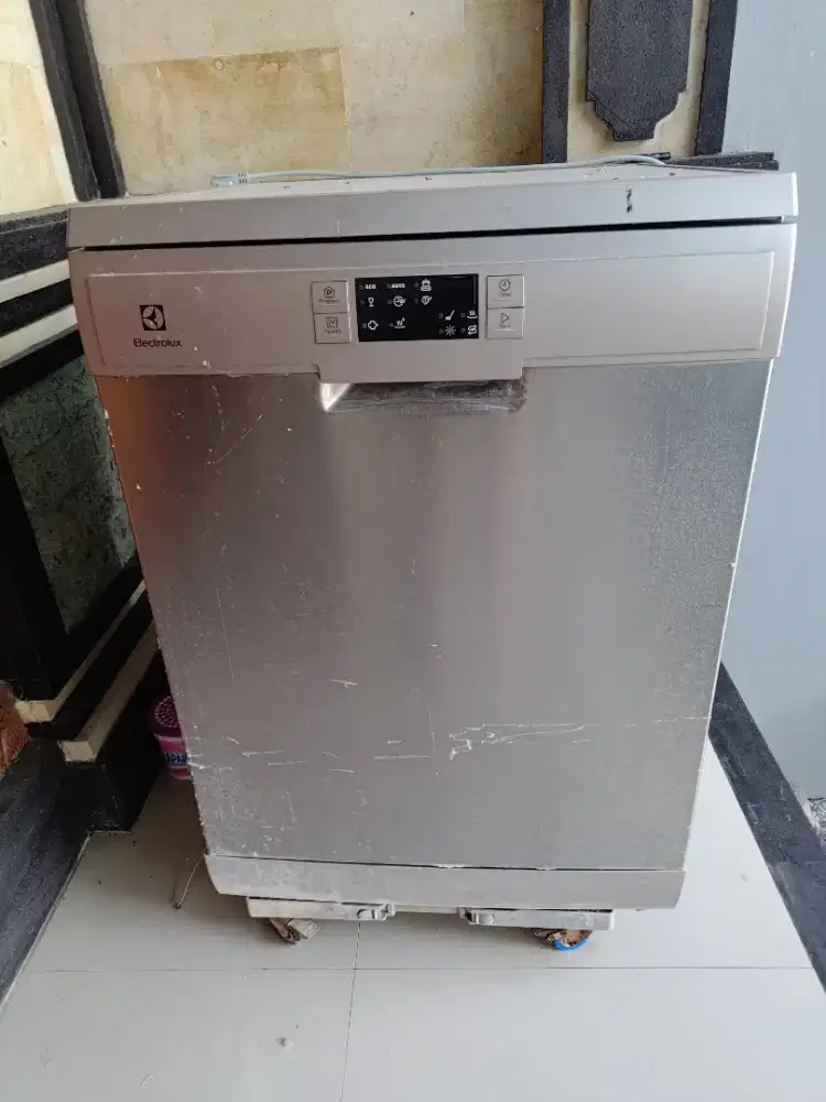 Dishwasher mesin cuci piring otomatis merk electrolux dish washer