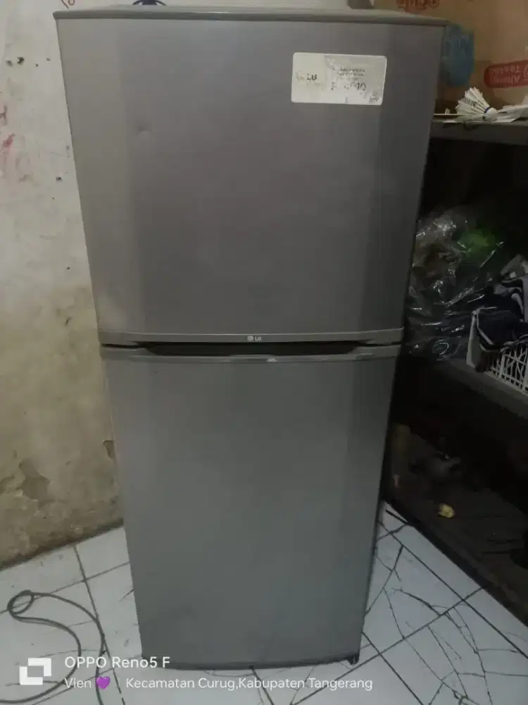 Dijual kulkas 2pintu LG mesin ORI kondisi normal rak lengkap nego